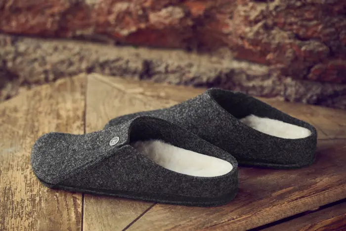 r1015090  n1015084
ZERMATT RIVET SHEARLING 
ANTHRACITE 
FELT / SHEARLING