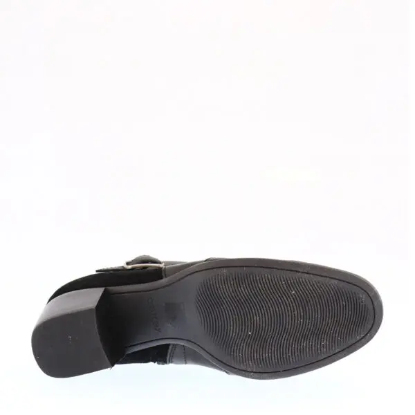 AW25_AETREX_AX-REBECCA_BLACK_04