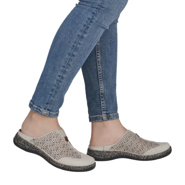 RIEKER_SS26_46376_CREMA60_07