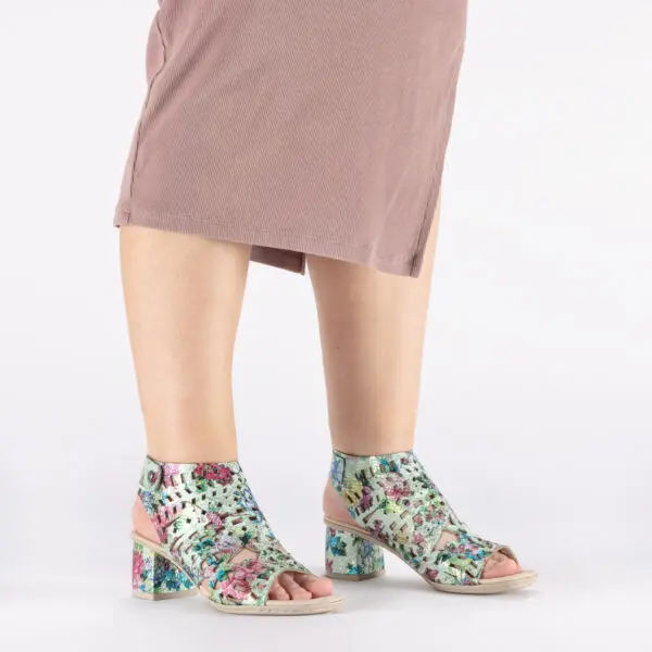 RIEKER_SS26_64780_MINT92_07