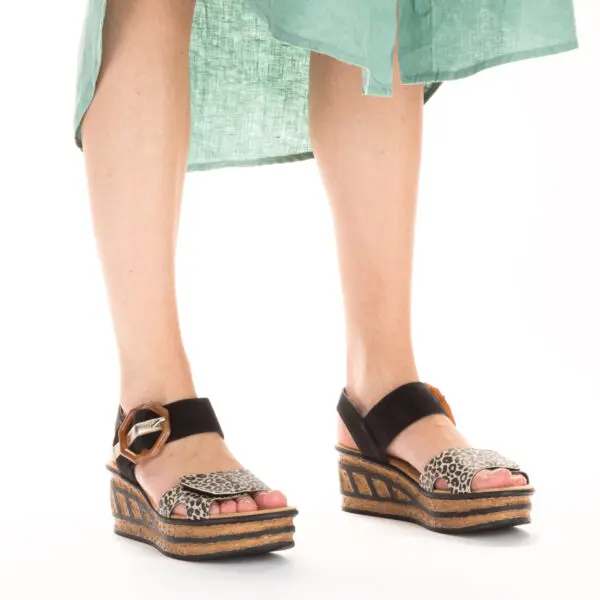 RIEKER_SS26_68176_GNGRML_07