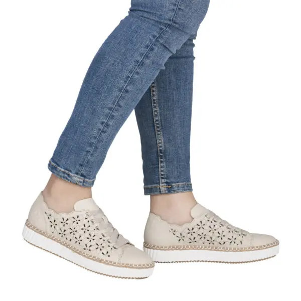 RIEKER_SS26_M2902_CREMA60_07