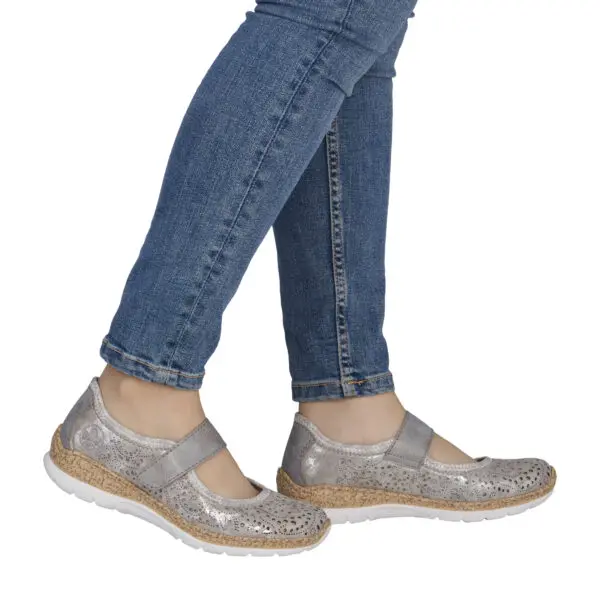 RIEKER_SS26_N4299_ROSE90_07