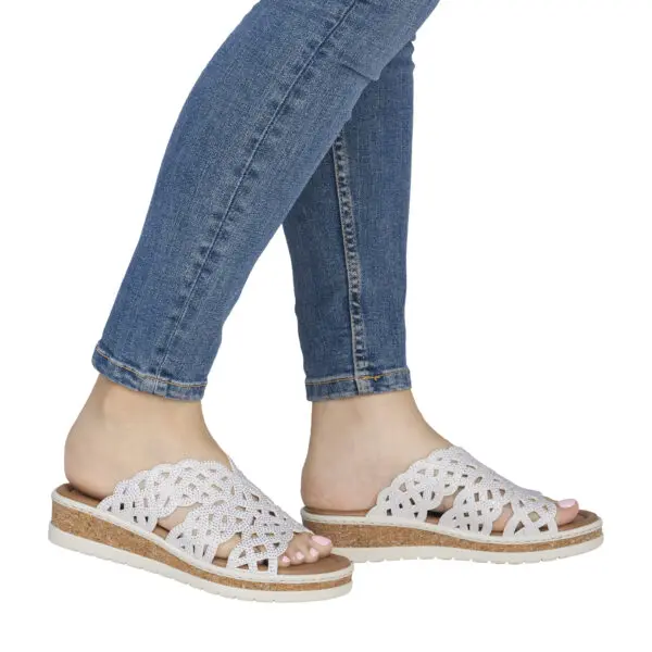 RIEKER_SS26_V4189_OFFWH80_07