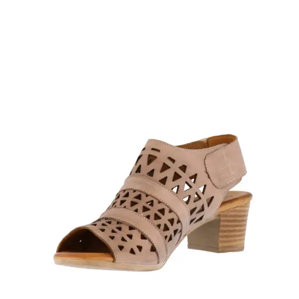 SS26_METINA_MET-520510_HAT_03