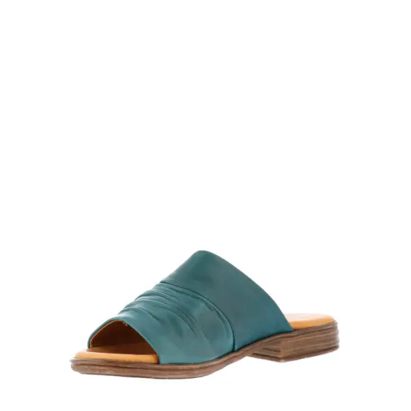 SS26_MIZMOO_MIZDELILAH_MARINE_03