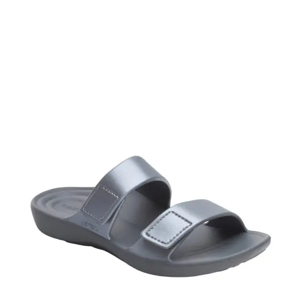 AETREX_SS26_AX-KAIA_PEWTER_02