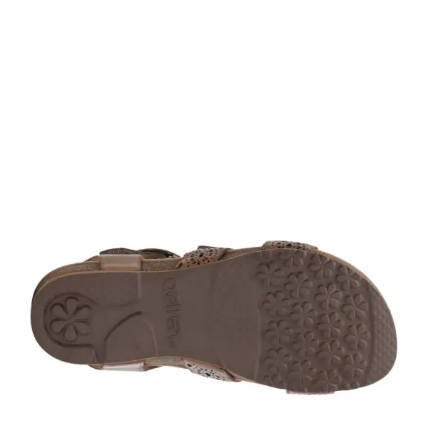 AETREX_SS26_AX-LILLY-CUTOUT_TAUCUT_04