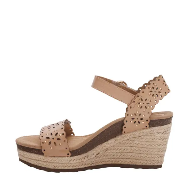 AETREX_SS26_AX-SYDNEY-CUTOUT_SANDCUT_03