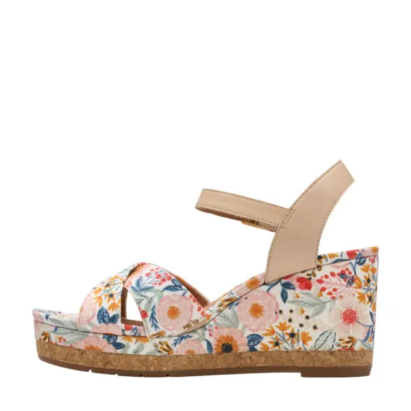 CLARKS_SS26_CHICLYFLORAL_WHITE_2