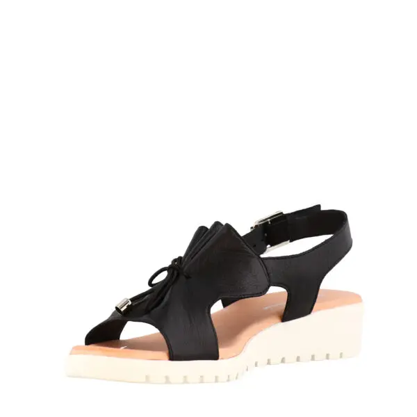 SS26_DJANGO_DJ-MALIKA_BLKWHI_03