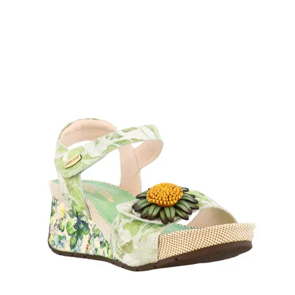 SS26_LAURAV_LV-AC1836_VERT_02