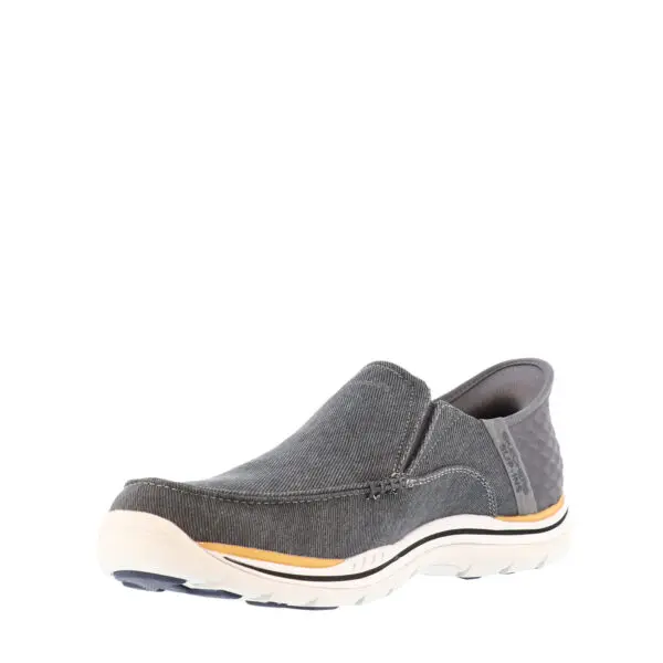 SS26_SKECHE_205167_CHAR_03