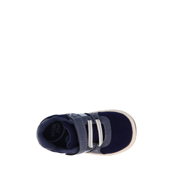 SS22_STRIDE_SRTHOMPSON_NAVYSHARK_05