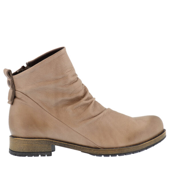 AW22_METINAYAK_MET-5215012_DARKSTONE_01