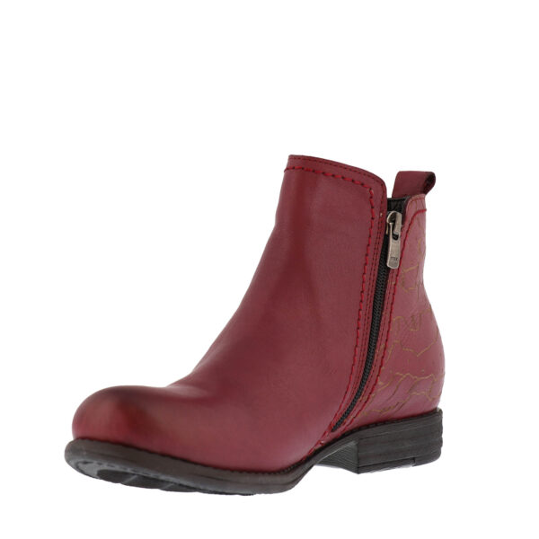 AW22_METINAYAK_MET-SMITHSTINE-MOUNTAINS_CHERRY_03