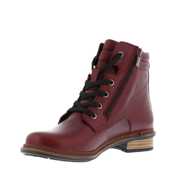 AW22_ROAMERS_RM-PAISLEYBOOT_RED_03