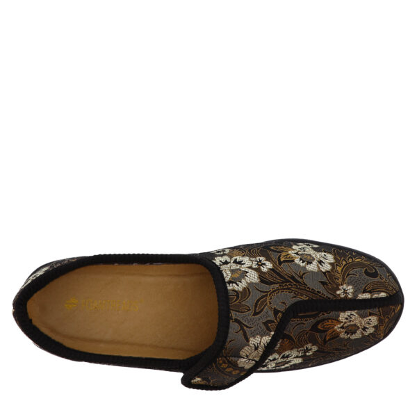 AW22_FOAM_F-JEWEL2_BLACKFLOWER_05