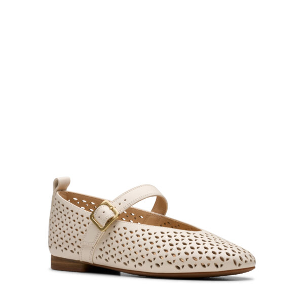 SS25_CLARKS_FAWNAJANE_CREAM_02