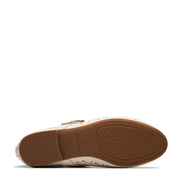 SS25_CLARKS_FAWNAJANE_CREAM_04