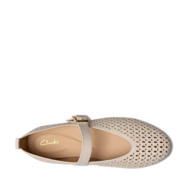 SS25_CLARKS_FAWNAJANE_CREAM_05